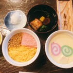 吉宗 本店 - 左:夫婦蒸し 右:元祖茶碗蒸し 奥:お吸い物