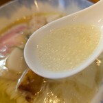 Ramen FeeL - リピートするキッカケになったスープです。醤油ではありませんでした。