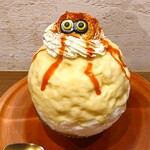 京かき氷 つみき - 氷の中には、柔らかく煮込まれた煮りんごと、レモンクリーム(カスタード)が入っており、煮りんごの柔らかい食感と甘酸っぱさ、ちょっぴり酸味の効いたレモンクリームが、爽やかでさっぱり感をだしている～!!( ^o^)ﾉ