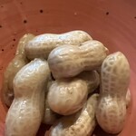 呑み喰い処 一久 - 【'25.10】塩茹で落花生（おおまさかり）　350えん