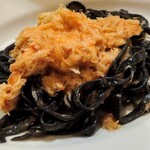 ロッツォシチリア - イカ墨タリオリーニ，兵庫香住蟹トマトクリーム