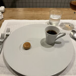 シャントレル - 2皿目
      ・キノコのスープ
      ・フォアグラのマカロン