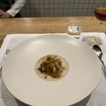 シャントレル - 8皿目
      川俣軍鶏のラビオリ、心臓、レバー、ジロール茸。