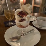 ニコラ - 黒いちじくのイートンメス