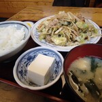 かごや - 肉野菜炒め定食　950円(2025年10月)