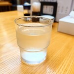 やぶ善 - 着席後すぐに提供してくれる、冷たいお水。