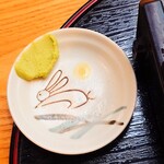 やぶ善 - 薬味の小皿は"月夜の兎"。