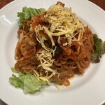 焼肉 三千里 - ビビン麺1,210円は旨辛で注文正解。細く切ったきゅうりとかリンゴスライスのせたくなりました。