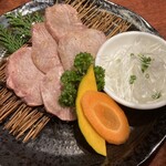 焼肉 三千里 - 上タン一人前1,980円はまぁ普通かな。