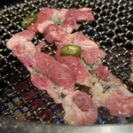 和牛焼肉じろうや 介 wagyu&sake - 青唐辛子のタンカルビ