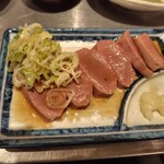 もつ焼き 浜松町ふじ屋 - レバ刺し