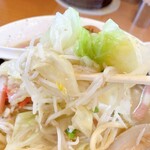 らーめんかいじ - スープで煮込んだ野菜が美味かった。