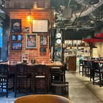 大連餃子基地 DALIAN 渋谷ストリーム店 - 店内① 広々としていてオシャレ
