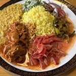 チャーリーズプレイス - 辛いのはチキンカレーのみ（左下）