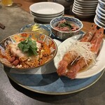 スタンド キッチン ルポン - おつまみ盛り合わせ(赤海老の紹興酒漬け, よだれ鶏, 白レバー, クラゲの金木犀甘酢マリネ)