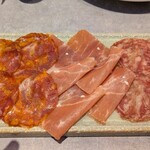 BIKiNi SIS - ・スペイン産生ハム盛り合わせ