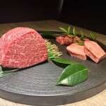 325663981 - 焼いてくださるお肉