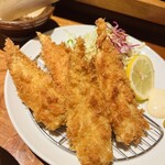 お魚処 うおとも - 醤油で食べたり
      レモンのみで食べたり
      タルタルで食べたり
      実はスリゴマ＆ソースで食べたり f^_^;