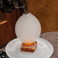 東京焼肉いのうえ 銀座店 - 瞬間燻製ユッケ