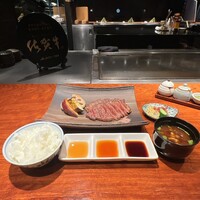 鉄板焼　利花苑 - 