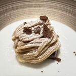 Ristorante Ecru - モンブラン　裏漉しした栗と栗の殻のシロップ 下にサブレと和三盆に漬けた栗がごろごろ タヒチ産のバニラアイス 食感のアクセントにココア