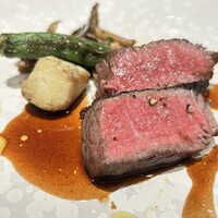 Ristorante Ecru - 黒毛和牛 鳥取のオレイン55のヒレ フォンドボーソース 金茸と畑しめじ