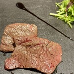 銀座 幸の羽 - 近江牛 内もも肉の炙り