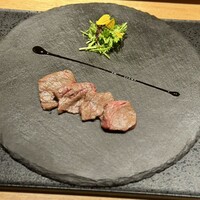 銀座 幸の羽 - 近江牛 内もも肉の炙り