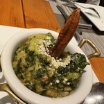 トラットリア ダイ パエサーニ - 緑野菜ととうもろこし粉のソテー