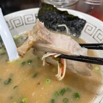 らーめん楓神 - 豚骨ラーメンには珍しい分厚いチャーシュー！