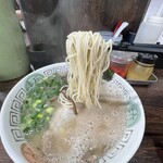 らーめん楓神 - スープによく合う極細ストレート麺！