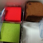 チョコレートショップ 博多の石畳 - フランボワーズの石畳（左上）、抹茶の石畳（左下）、博多の石畳（右上）