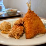 喫茶ぷりぷり - 日替わりランチ(アジフライ、唐揚げ)