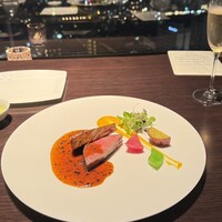 THE DINING シノワ唐紅花＆鉄板フレンチ蒔絵 - 牛サーロイン肉のポワレ