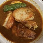 カレー リーブス - チキンカレーに 焼きポテトトッピング