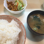 とんかつ　豊福 - ランチのご飯、漬物、味噌汁