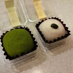 和菓子 なごし 本店 - 星野村抹茶生大福 240円、カマンベール生大福 240円