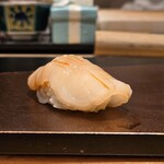 鮨 こしかわ - 気仙沼のほたて　握り