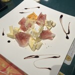 Fa Bene - 生ハムとチーズの盛り合わせ
