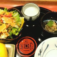 天一 本店 - お通し（おから）、サラダ