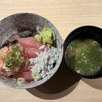 325700823 - 海鮮丼・みそ汁