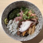325700839 - 海鮮丼