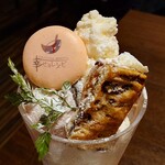 パフェ専門店 幸せのレシピ スイート - ラムレーズンと苺 月夜の乾杯