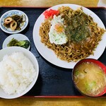 大判屋食堂 - 「カレー玉子付焼きそば定食」1,020円税込み♫