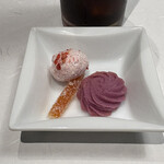 久右衛門邸 - 苺のメレンゲクッキー、オレンジピューレ、紫芋クッキー