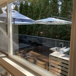 KARIYADO CAFE - 店内から見たテラス席