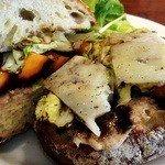 パーラー江古田 - 焼き野菜と豚リエットサンドの中身（上のパンをどけた写真）