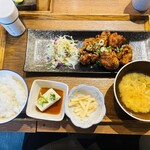 天神食堂 ハルキッチン - ピリ辛チキン定食(並)