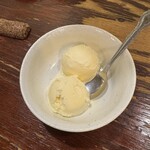 炭火焼肉 ホルモン やま元 - アイス(バニラ)