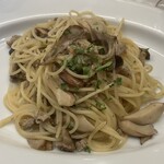 トラットリア アッペティート - サルシッチャときのこのオイルパスタ